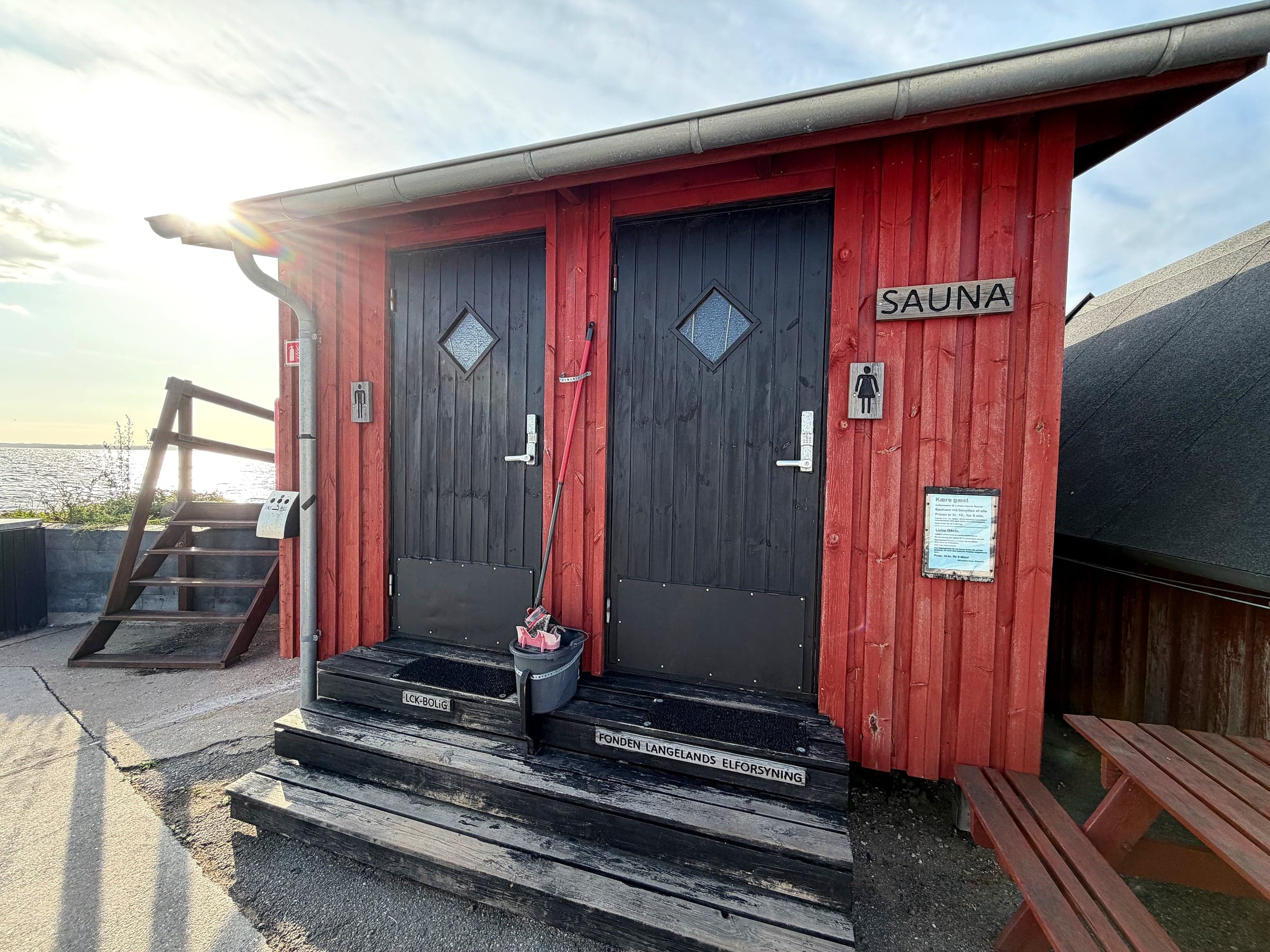 The red sauna hut at Lohals Havn with the Sauna sign and separate doors for men and women